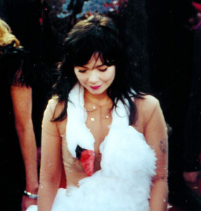 Björk_and_the_Swan_Dress